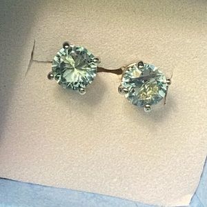 - New 1.25ctw roundcut Aquamarine studs